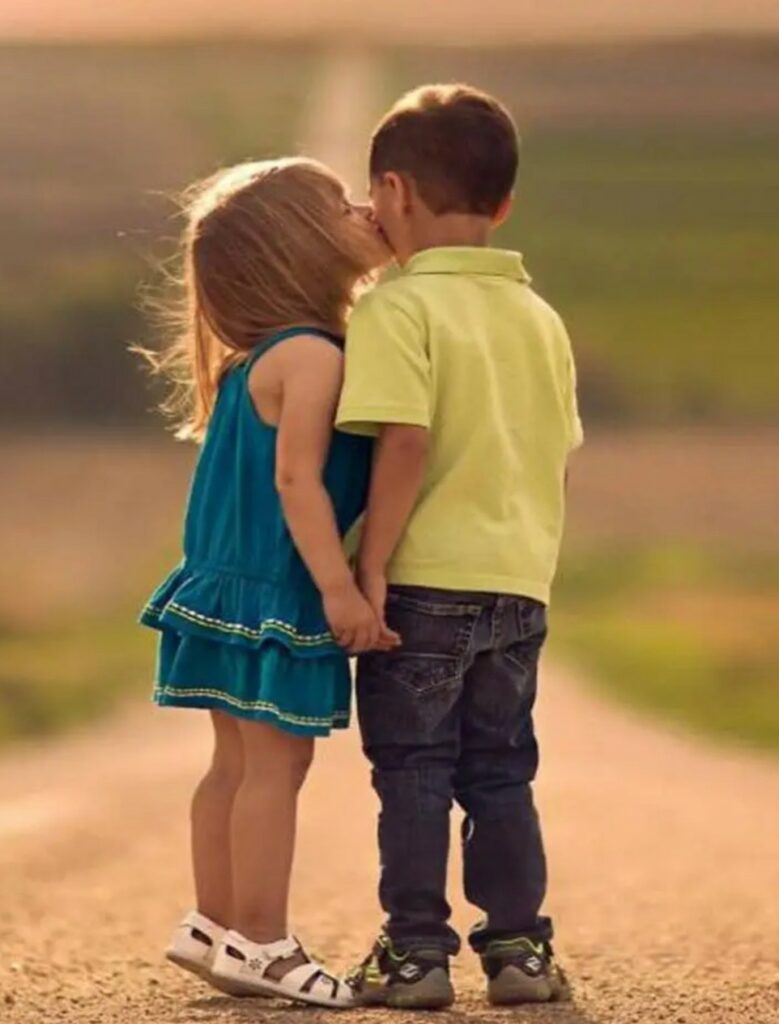 Kids kissing love dp Pic for Whatsapp 