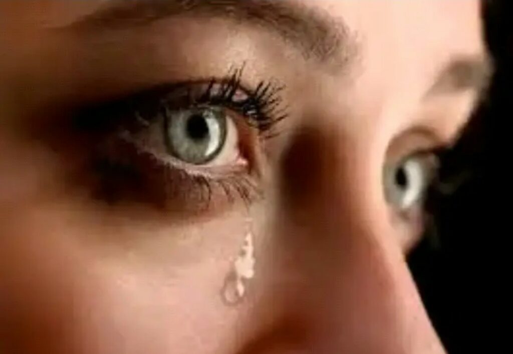 Sad crying Eyes Pic for Whatsapp dp status 